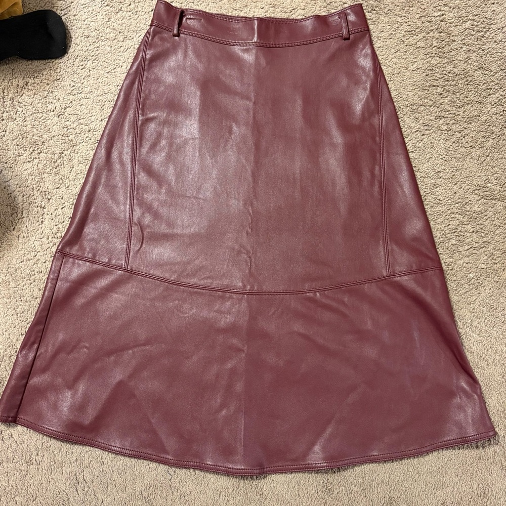 Ann Taylor Faux Leather MIDI skirt size 6